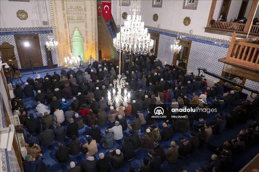 Şehitler için sabah namazında tüm camilerde dua edildi