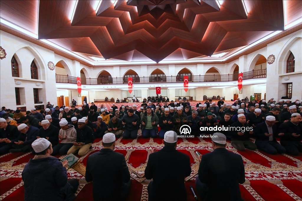 Malatya'da şehitler için sabah namazında dua edildi