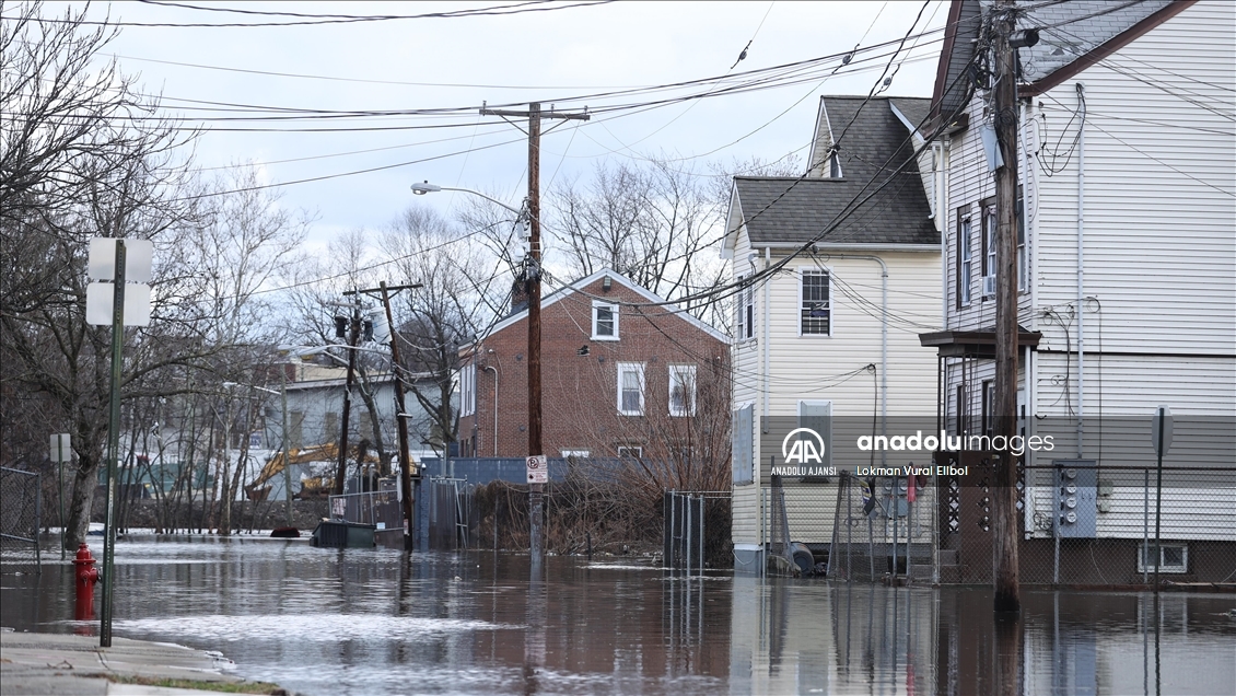 Şiddetli fırtına New Jersey'de nehir kenarındaki yerleşim yerlerini sular altında bıraktı