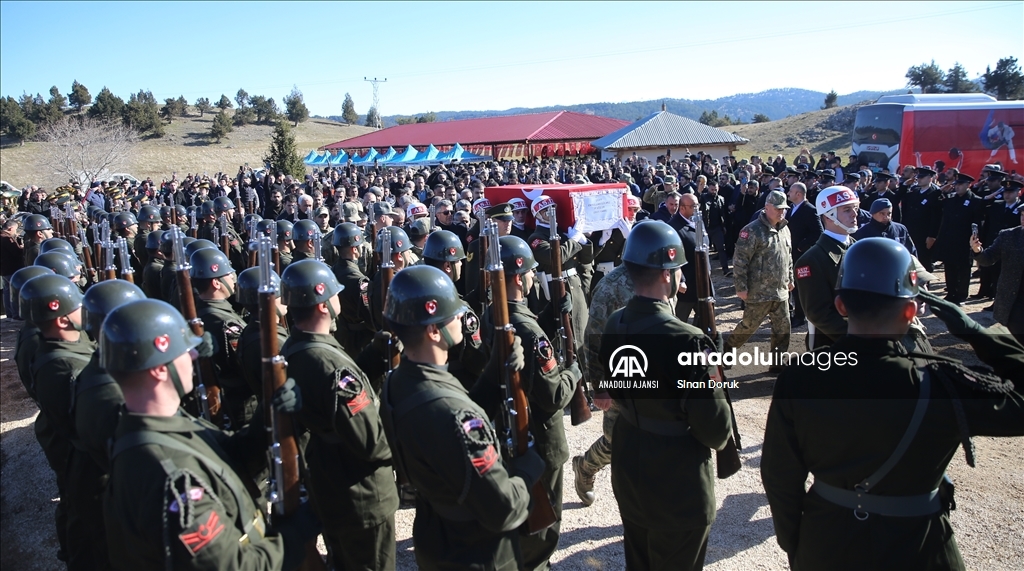 Şehit Sözleşmeli Er Emrullah Gülmez, Kahramanmaraş'ta son yolculuğuna uğurlandı