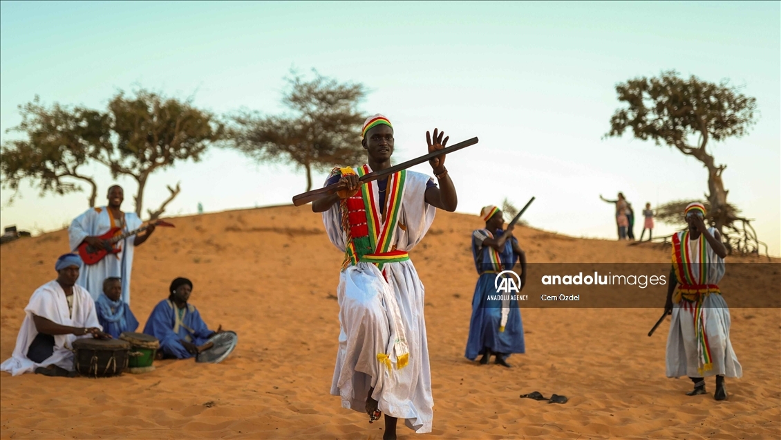 mauritanian-desert-dancers-in-senegal-anadolu-ajans