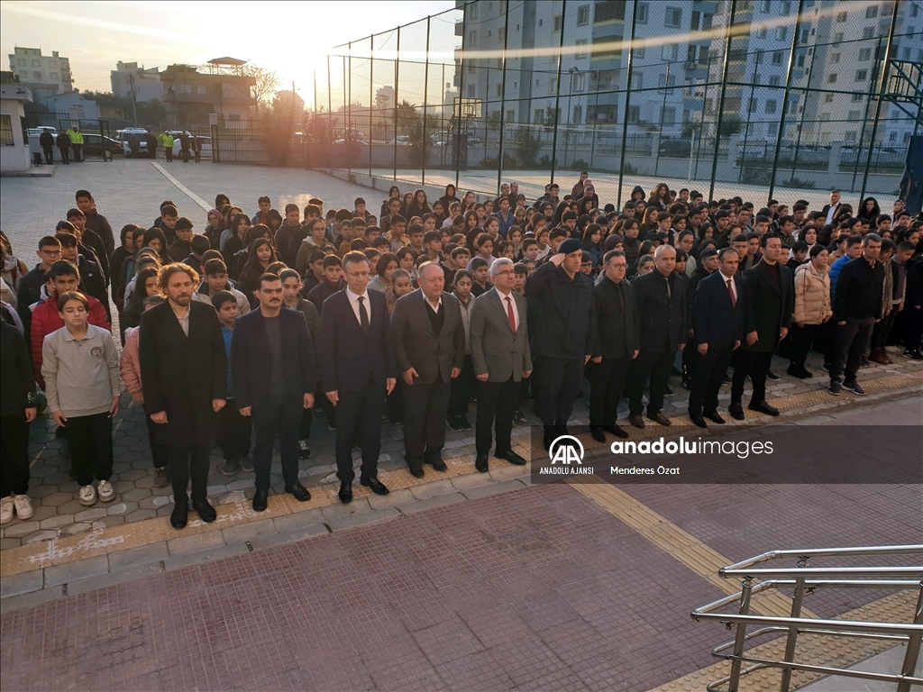 Osmaniye'de okullarda şehitler için saygı duruşunda bulunuldu