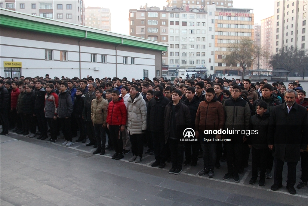 Kayseri'de okullarda şehitler için saygı duruşunda bulunuldu