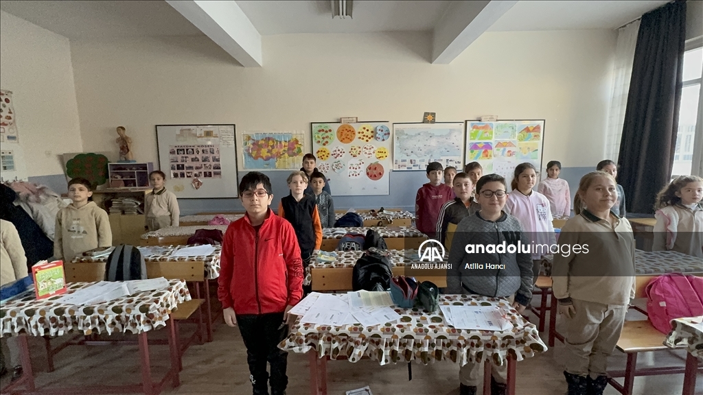 Konya’da okullarda şehitler için saygı duruşunda bulunuldu