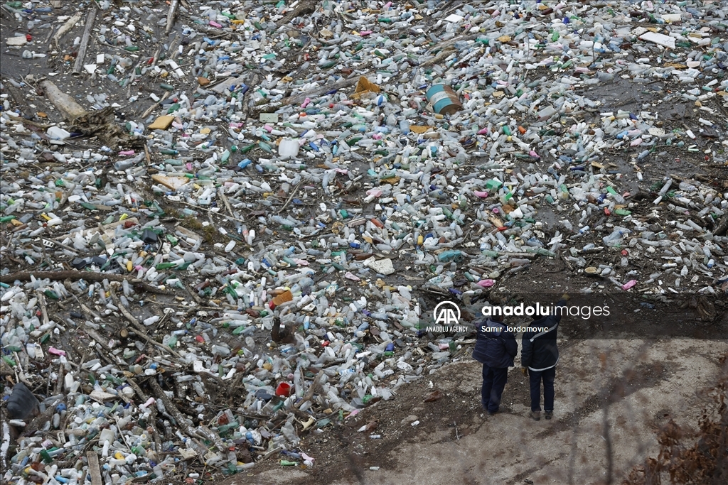 Ekološka katastrofa u Višegradu: Drina prekrivena hiljadama tona smeća 