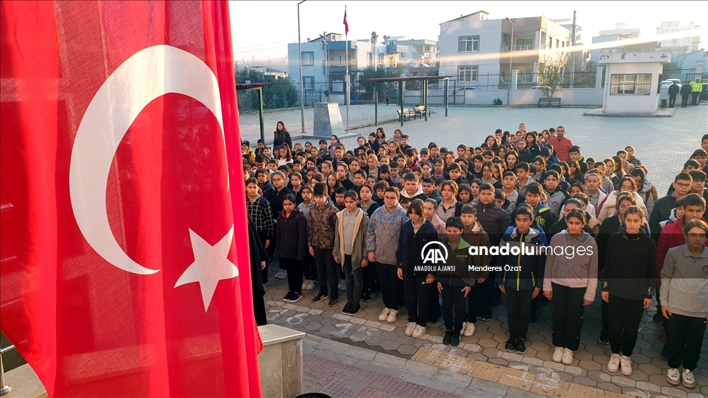 Osmaniye'de okullarda şehitler için saygı duruşunda bulunuldu