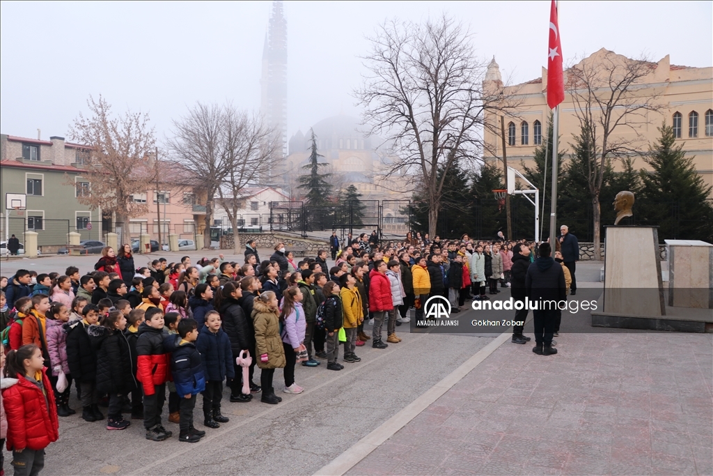 Edirne'deki tüm okullarda şehitler için bir dakikalık saygı duruşunda bulunuldu