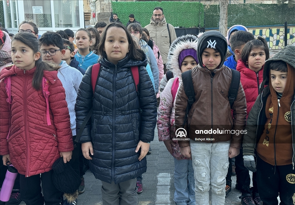 Nevşehir'de okullarda şehitler için saygı duruşunda bulunuldu