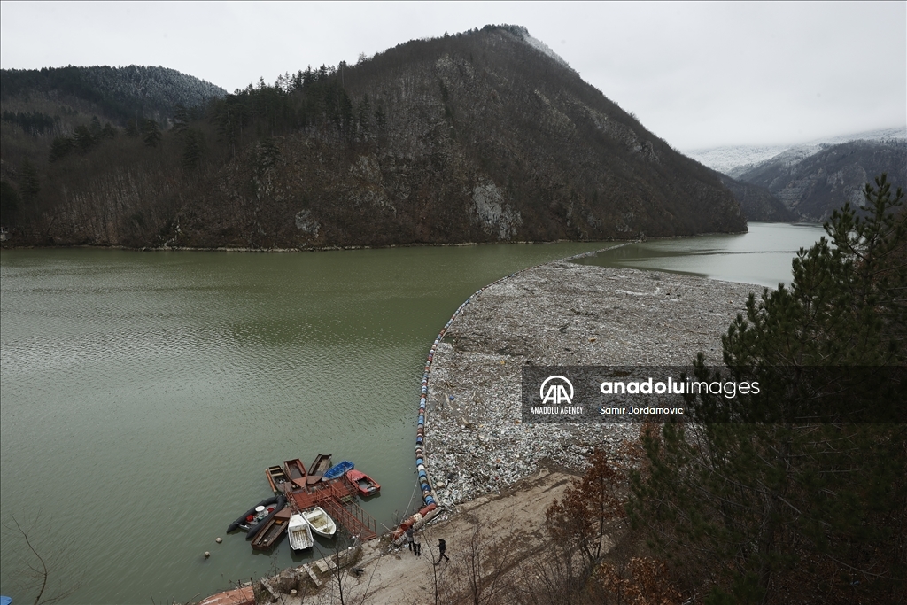 Ekološka katastrofa u Višegradu: Drina prekrivena hiljadama tona smeća 