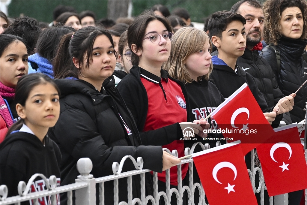 İstanbul'daki okullarda şehitler için saygı duruşunda bulunuldu
