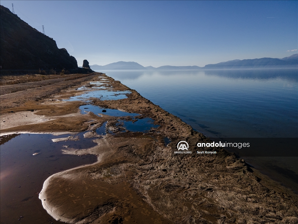 Eğirdir gölünün su seviyesi azaldı