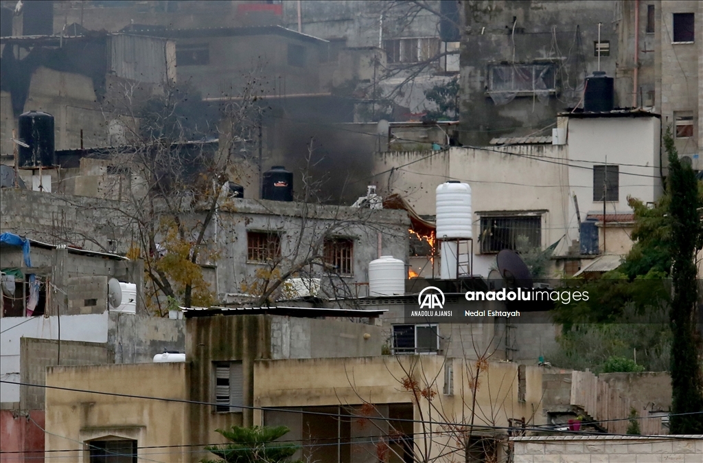 İsrail güçleri Batı Şeria'nın Tulkerim Mülteci Kampı'nda gözaltı ve tahribata devam ediyor