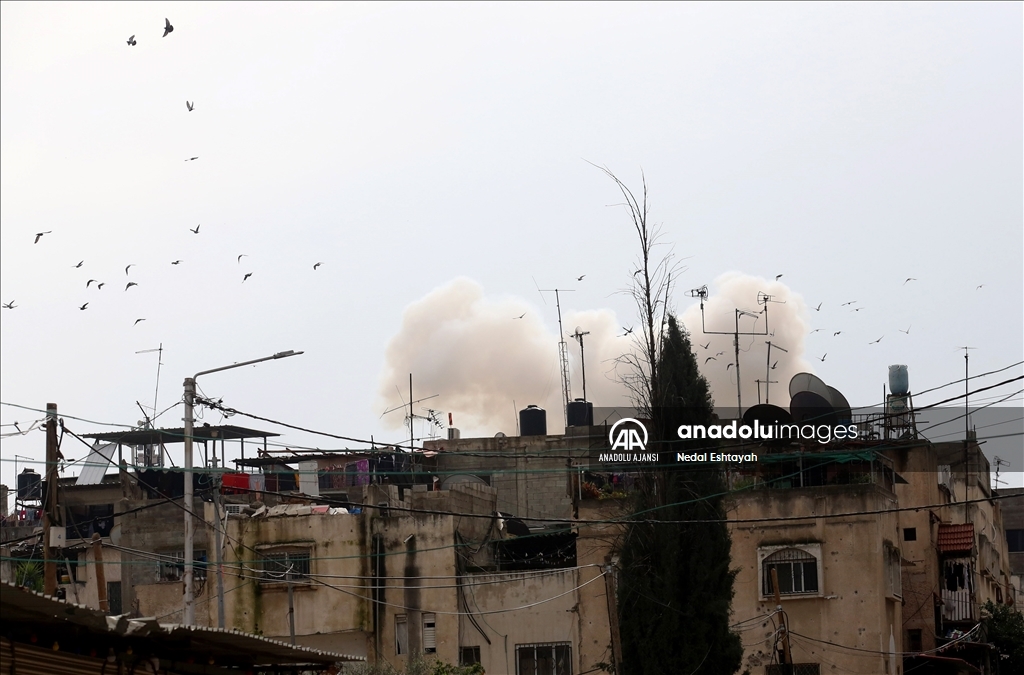 İsrail güçleri Batı Şeria'nın Tulkerim Mülteci Kampı'nda gözaltı ve tahribata devam ediyor