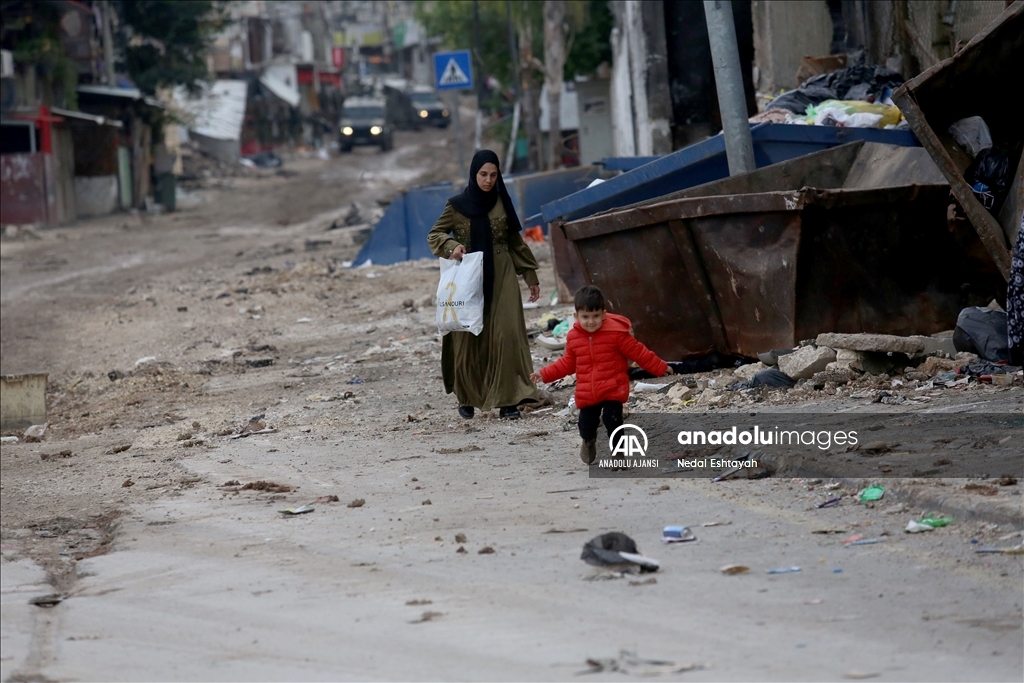 İsrail güçleri Batı Şeria'nın Tulkerim Mülteci Kampı'nda gözaltı ve tahribata devam ediyor