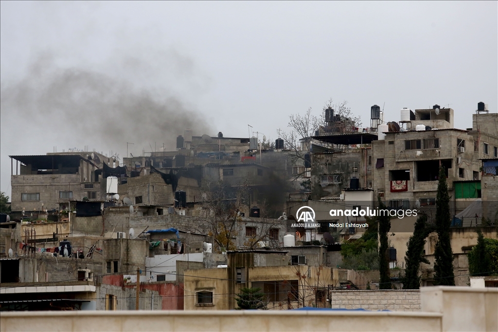 İsrail güçleri Batı Şeria'nın Tulkerim Mülteci Kampı'nda gözaltı ve tahribata devam ediyor