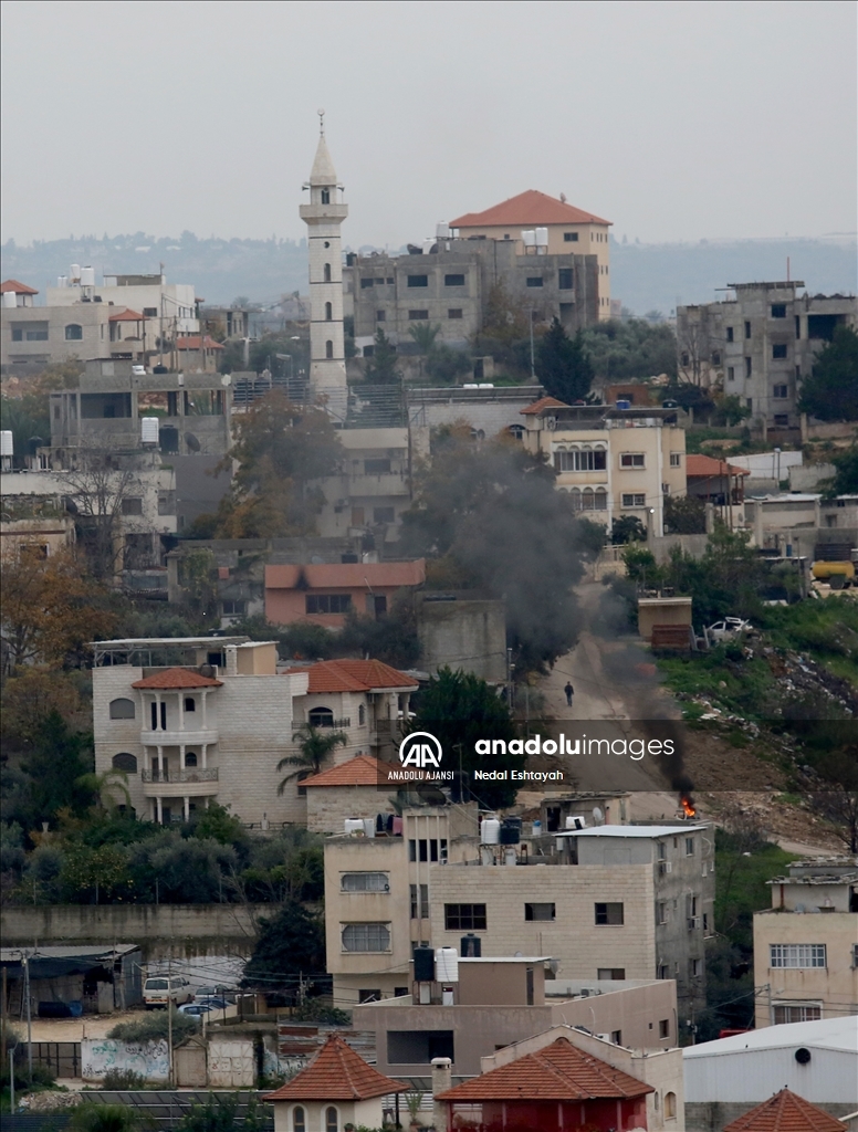 İsrail güçleri Batı Şeria'nın Tulkerim Mülteci Kampı'nda gözaltı ve tahribata devam ediyor