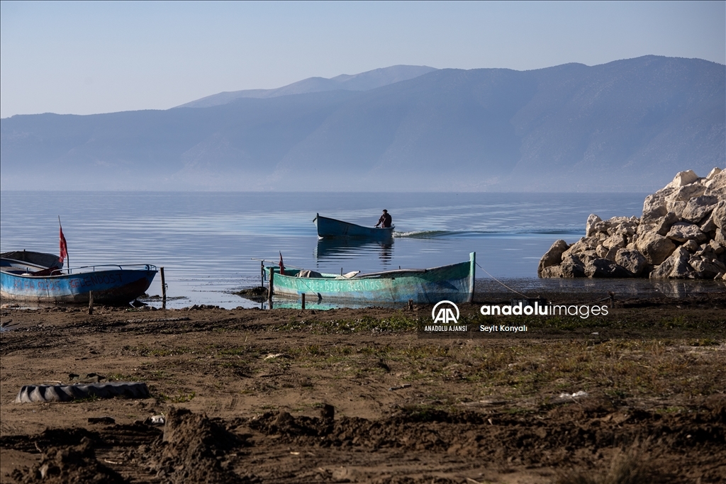 Eğirdir gölünün su seviyesi azaldı