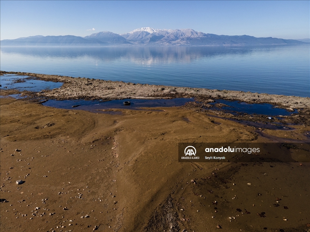 Eğirdir gölünün su seviyesi azaldı
