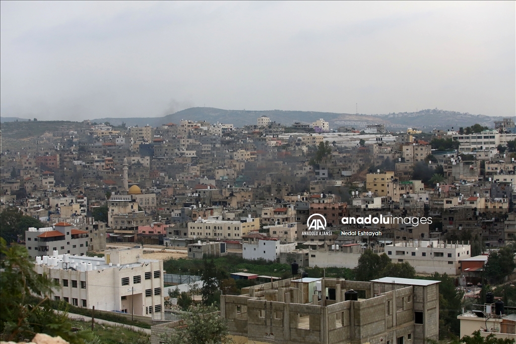 İsrail güçleri Batı Şeria'nın Tulkerim Mülteci Kampı'nda gözaltı ve tahribata devam ediyor