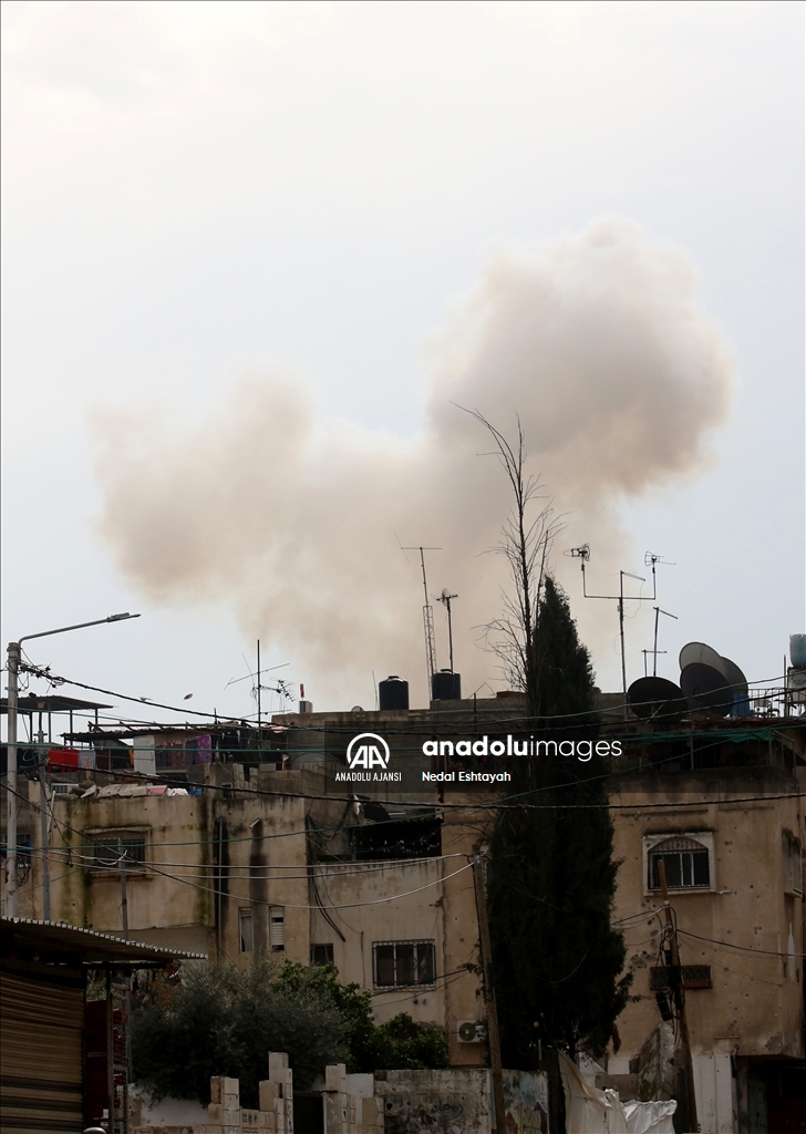 İsrail güçleri Batı Şeria'nın Tulkerim Mülteci Kampı'nda gözaltı ve tahribata devam ediyor