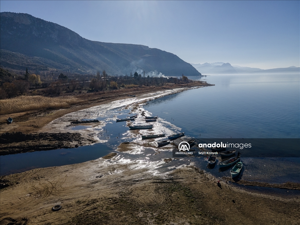 Eğirdir gölünün su seviyesi azaldı