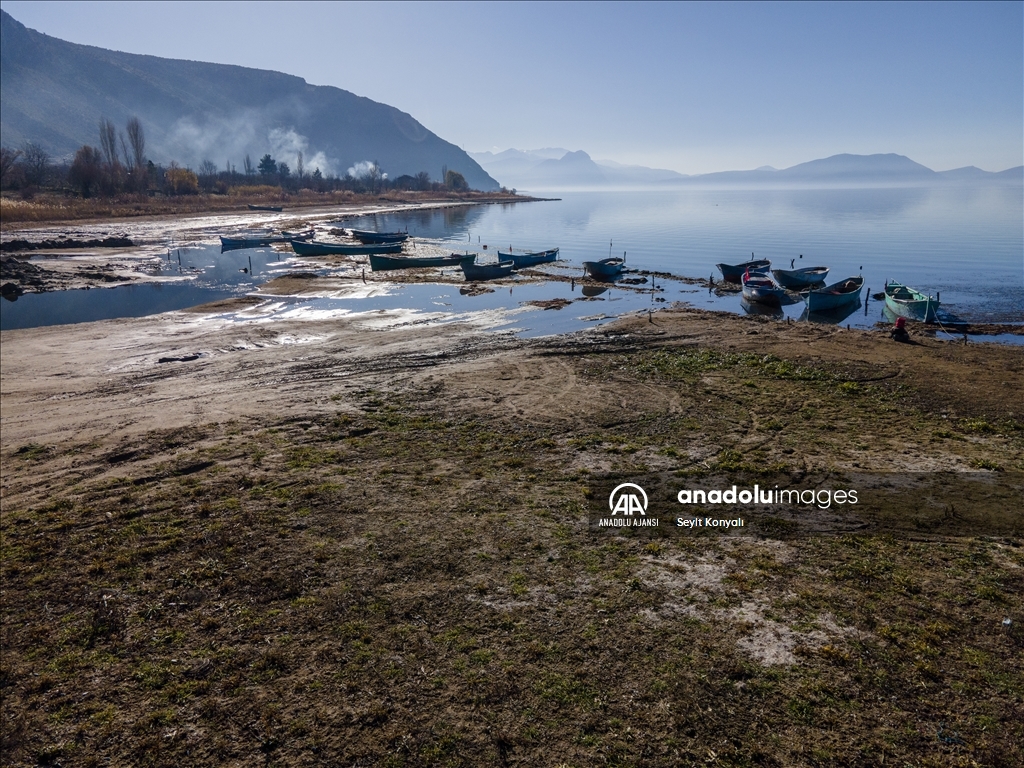 Eğirdir gölünün su seviyesi azaldı