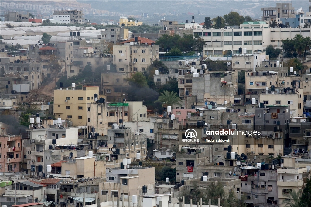 İsrail güçleri Batı Şeria'nın Tulkerim Mülteci Kampı'nda gözaltı ve tahribata devam ediyor
