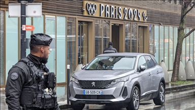 Fransa'da işçiler Paris 2024 Oyunları Genel Merkezi önünde çalışma koşullarını protesto etti