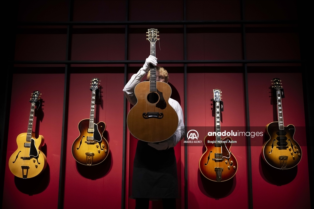 Press preview for personal guitar collection of Mark Knopfler's in UK