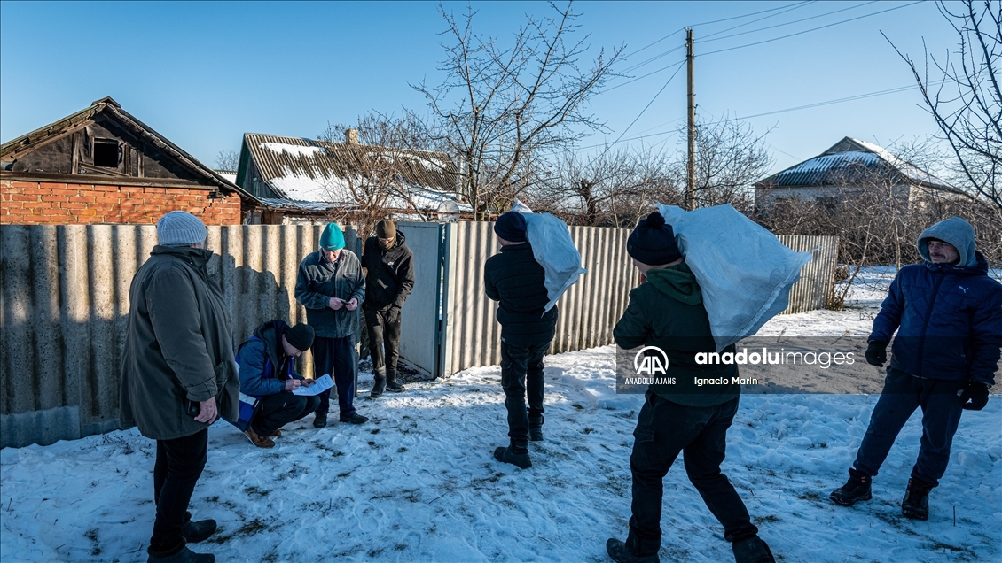 Ukrayna'da cephe hattına yakın yaşayan sivillere yakıt yardımı
