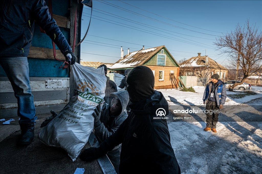 Ukrayna'da cephe hattına yakın yaşayan sivillere yakıt yardımı