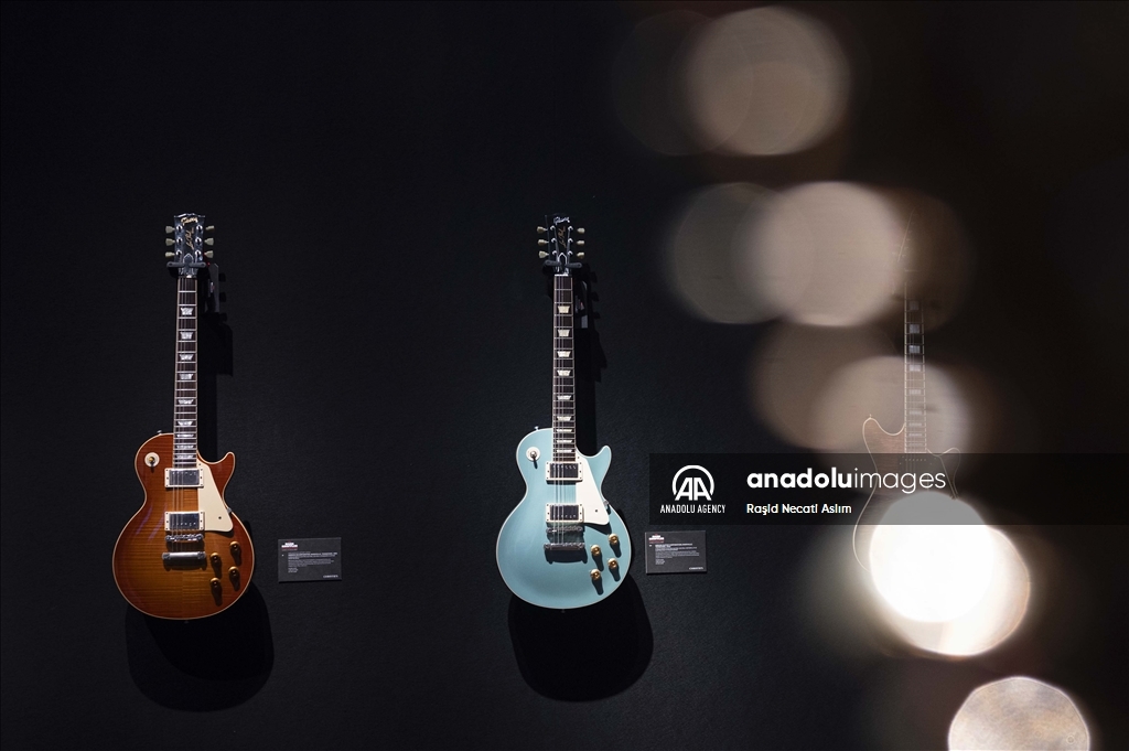 Press preview for personal guitar collection of Mark Knopfler's in UK