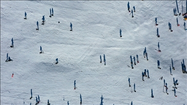 Kış turizm merkezlerinden Uludağ, yarıyıl tatilinde kayakseverleri ağırlayacak