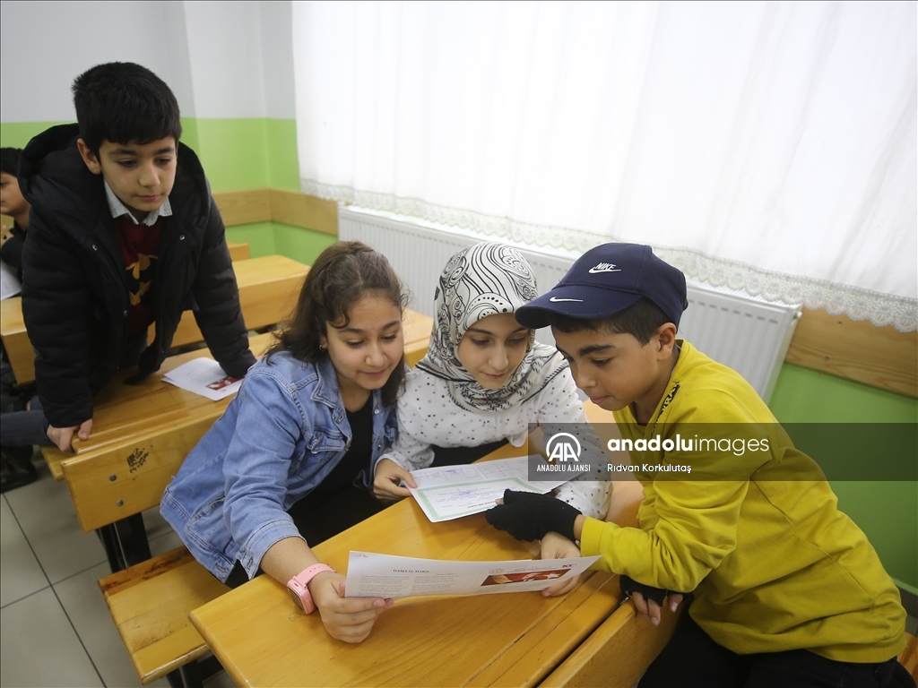 Bingöl'de öğrenciler karne heyecanı yaşadı