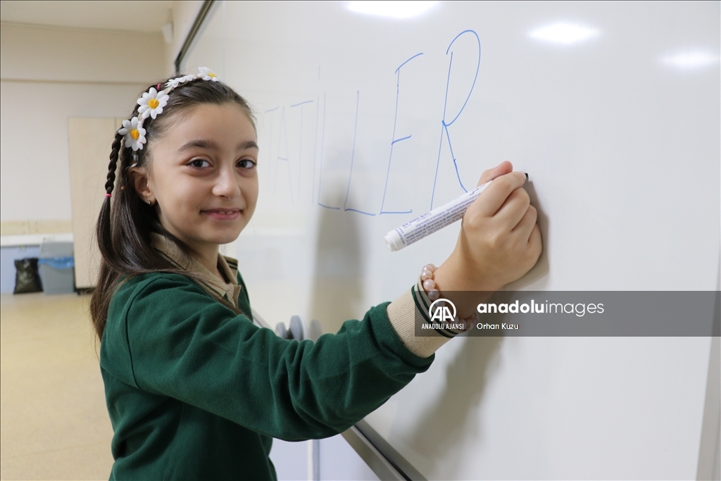 Karabük'te öğrenciler karne heyecanı yaşadı