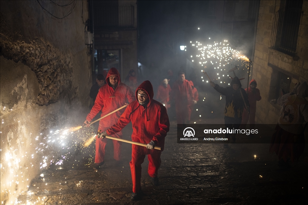 İspanya'nın Morella kentinde geleneksel Sant Antoni Festivali kutlandı