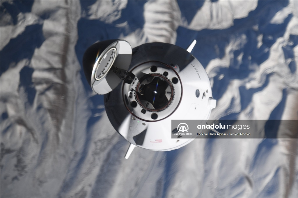 Türkiye'nin ilk astronotu Gezeravcı'yı taşıyan uzay aracının 'kenetlenme' anı