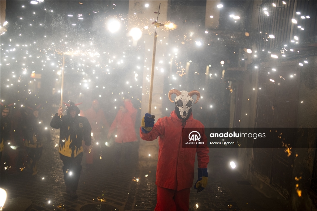İspanya'nın Morella kentinde geleneksel Sant Antoni Festivali kutlandı