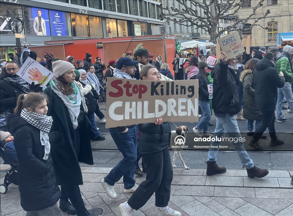 Genève: Des milliers de manifestants solidaires avec la Palestine malgré le froid glacial 