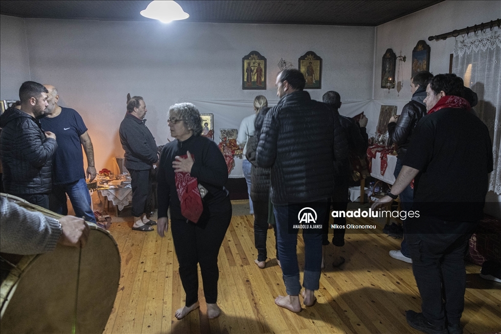 Yunanistan'da ''Anastenaria'' yalın ayak ateş yürüyüşü ritüeli düzenlendi