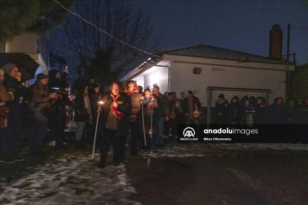 Yunanistan'da ''Anastenaria'' yalın ayak ateş yürüyüşü ritüeli düzenlendi
