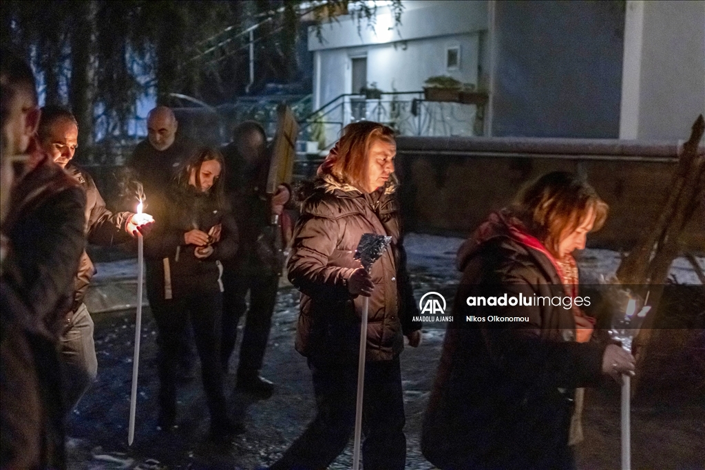 Yunanistan'da ''Anastenaria'' yalın ayak ateş yürüyüşü ritüeli düzenlendi