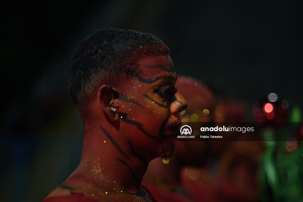 Brezilya'da Rio Karnavalı öncesi dans okulu provaları