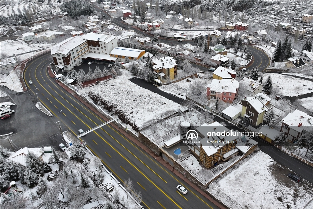Kayseri'nin yüksek kesimlerinde kar yağışı etkili oldu