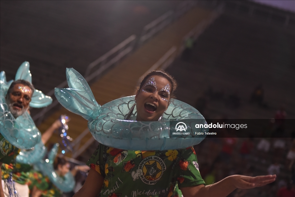 Brezilya'da Rio Karnavalı öncesi dans okulu provaları