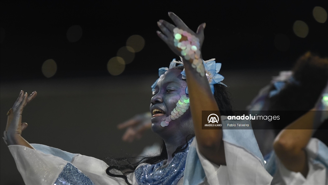 Brezilya'da Rio Karnavalı öncesi dans okulu provaları