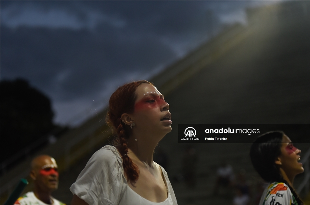 Brezilya'da Rio Karnavalı öncesi dans okulu provaları