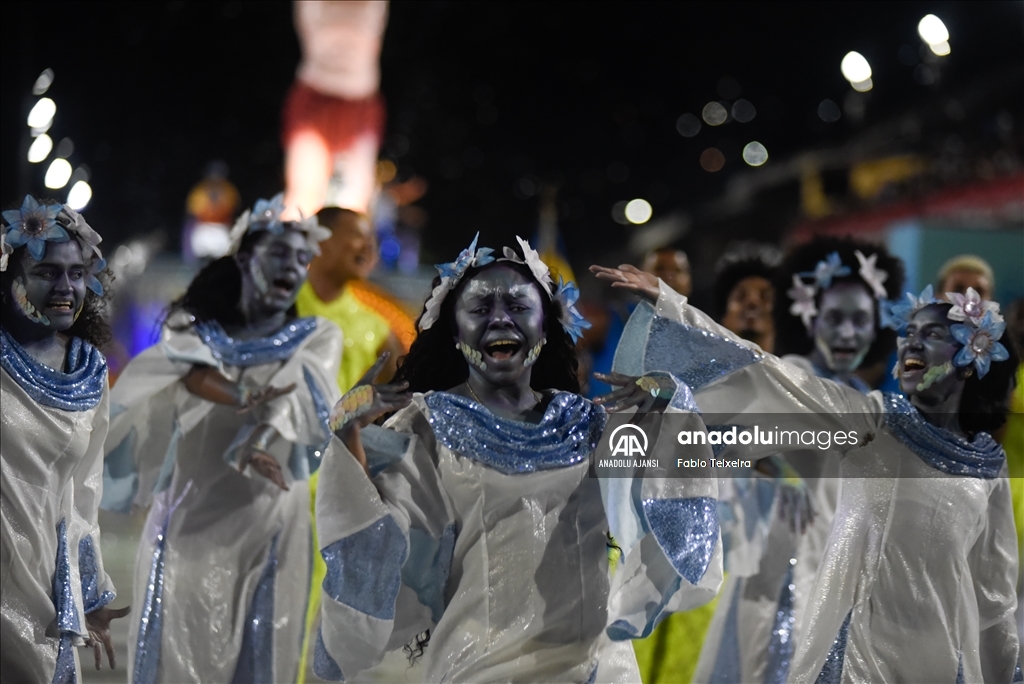 Brezilya'da Rio Karnavalı öncesi dans okulu provaları