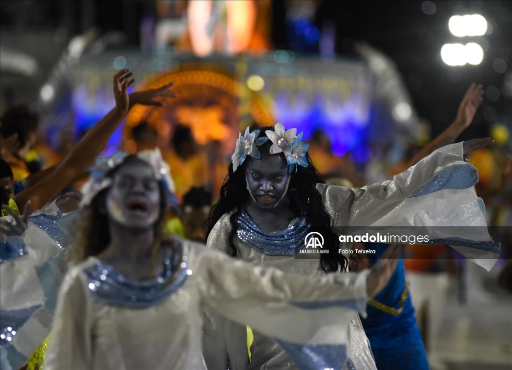 Brezilya'da Rio Karnavalı öncesi dans okulu provaları