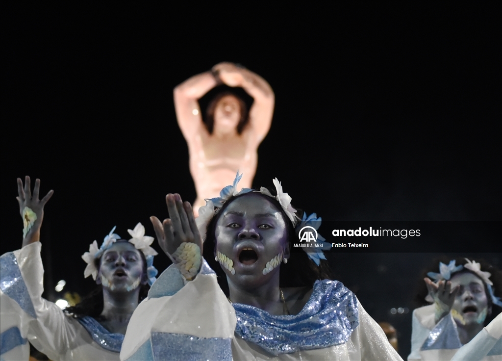 Brezilya'da Rio Karnavalı öncesi dans okulu provaları
